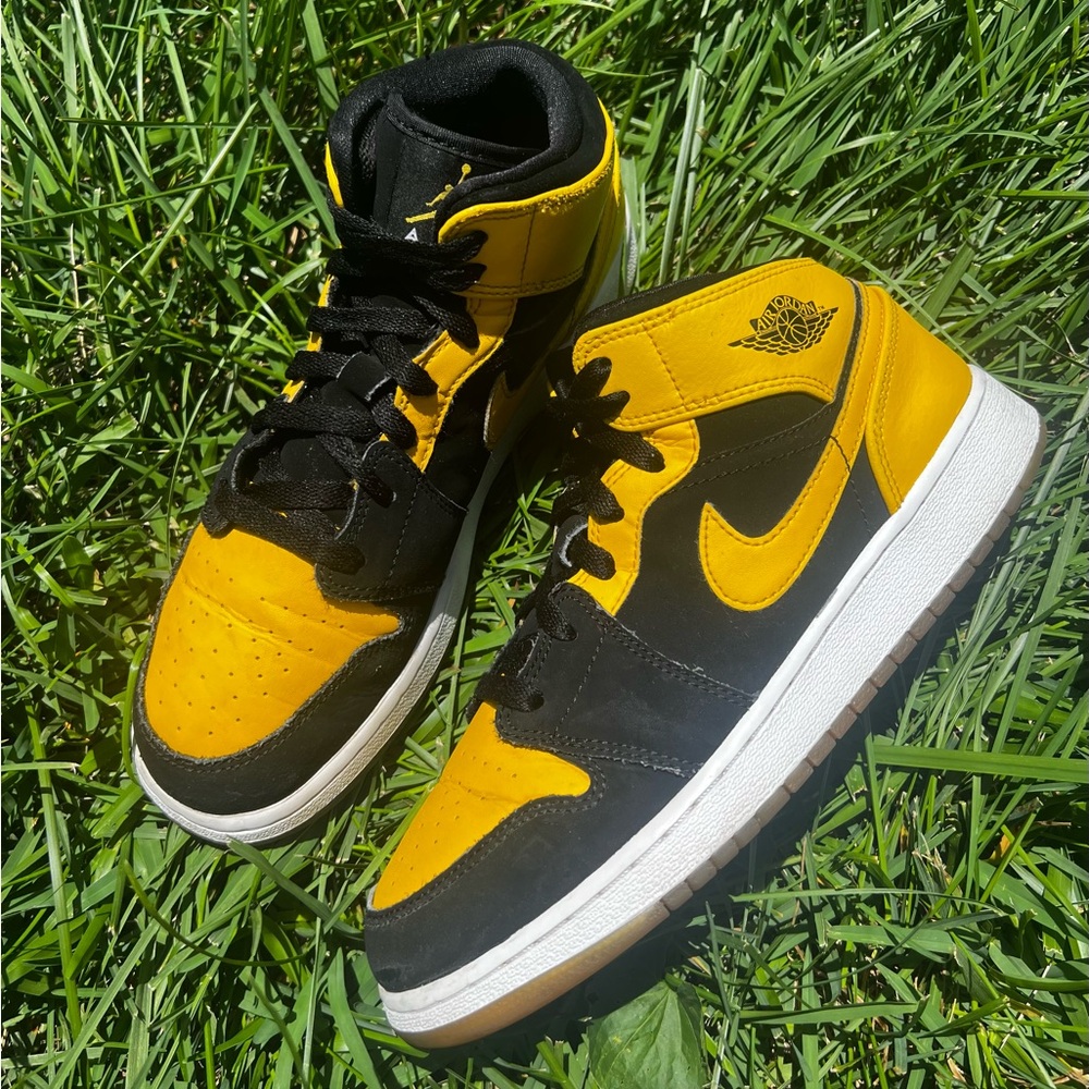 CLEAN Air Jordan 1 size 7 Mens New Love Yellow shoes 2017